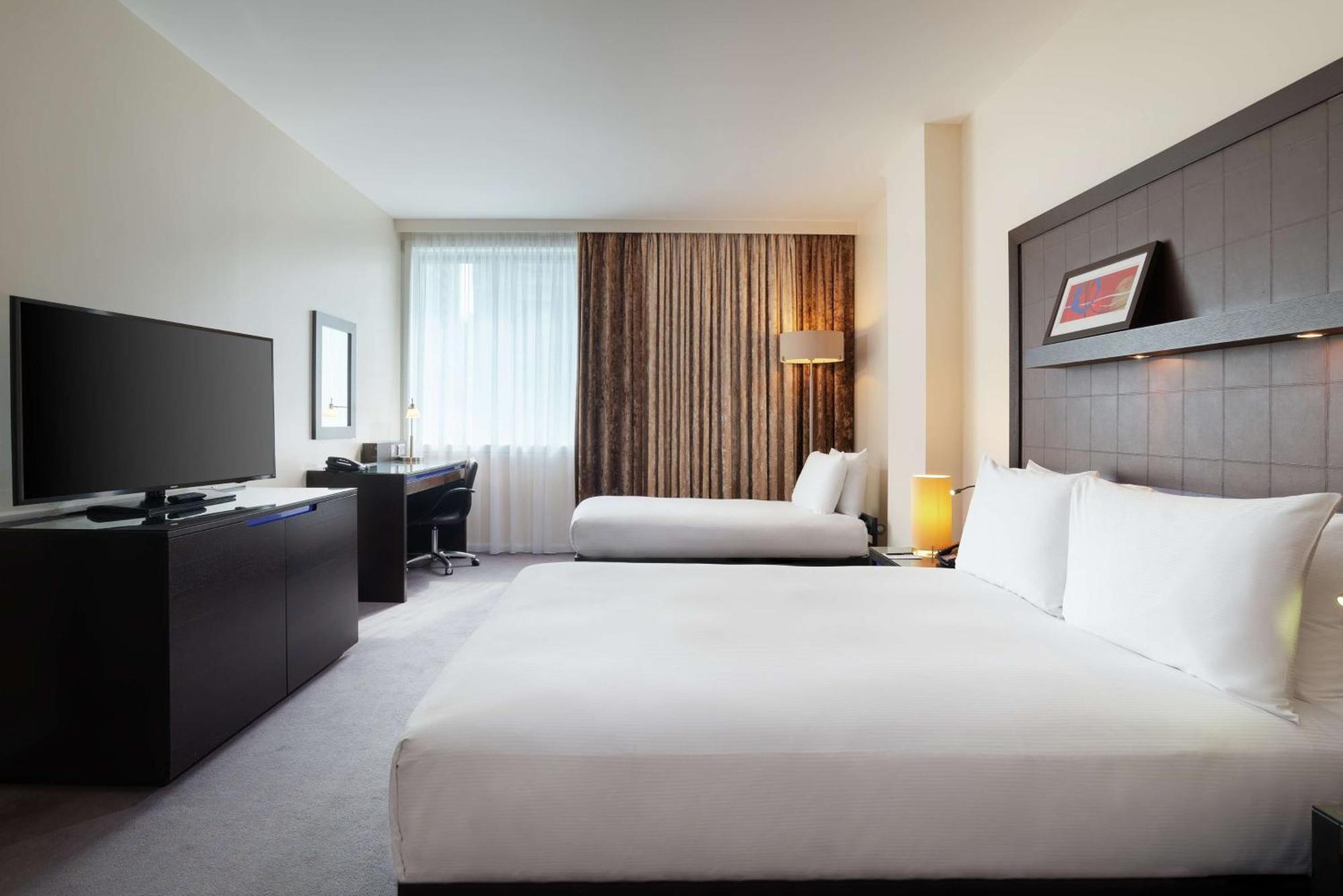Hilton London Canary Wharf Exterior foto